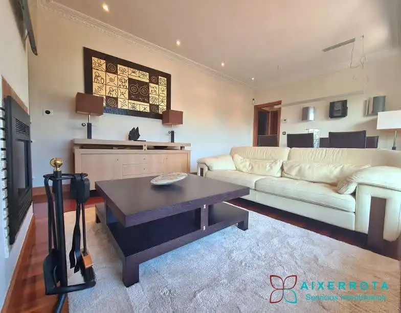 Sala d'estar de Apartament de lloguer en Getxo  amb Calefacció, Terrassa i Traster