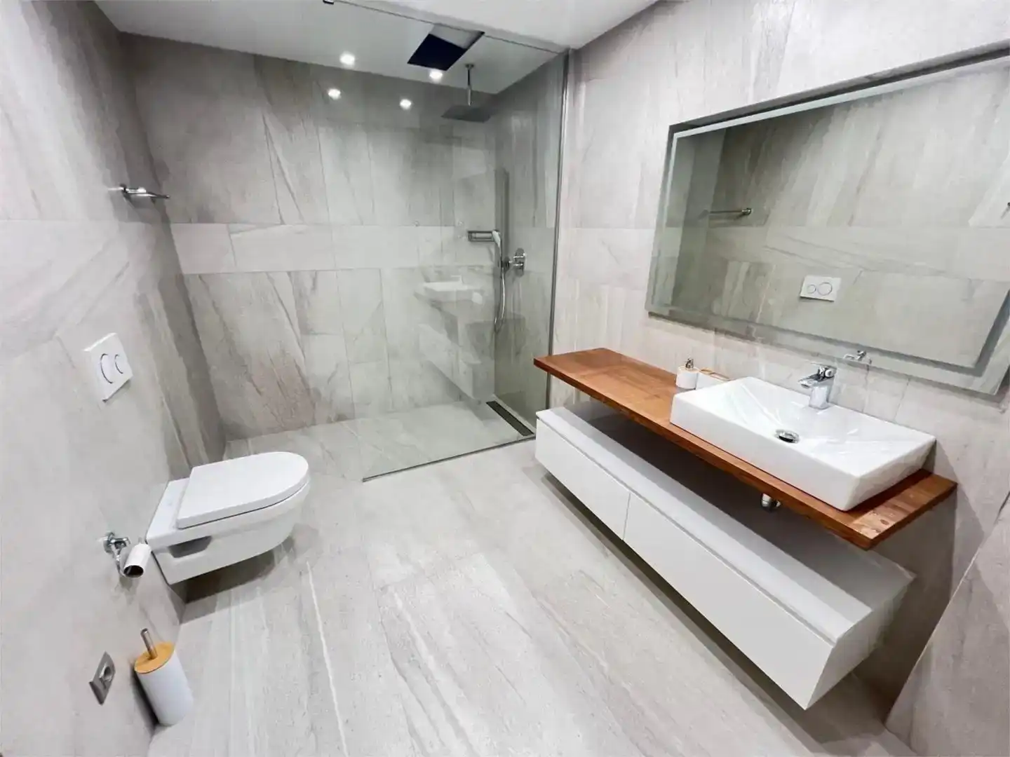 Baño de Casa o chalet de alquiler en Benidorm con Aire acondicionado, Jardín privado y Trastero