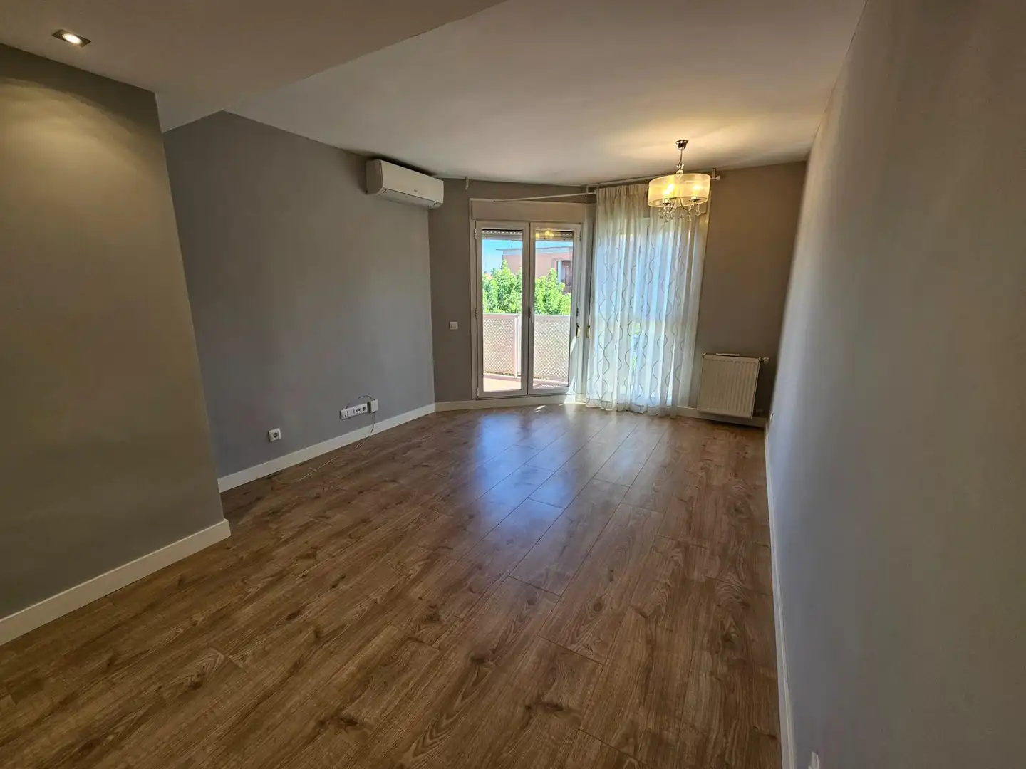 Schlafzimmer von Wohnung zur Miete in Las Rozas de Madrid mit Klimaanlage, Heizung und Privatgarten