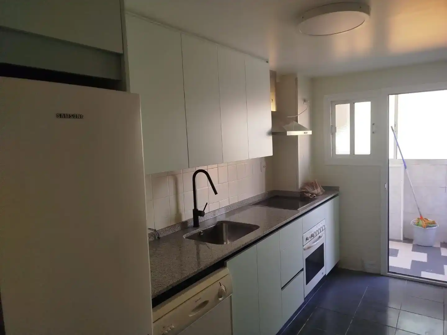 Cuina de Pis en venda en  Granada Capital amb Aire condicionat i Balcó