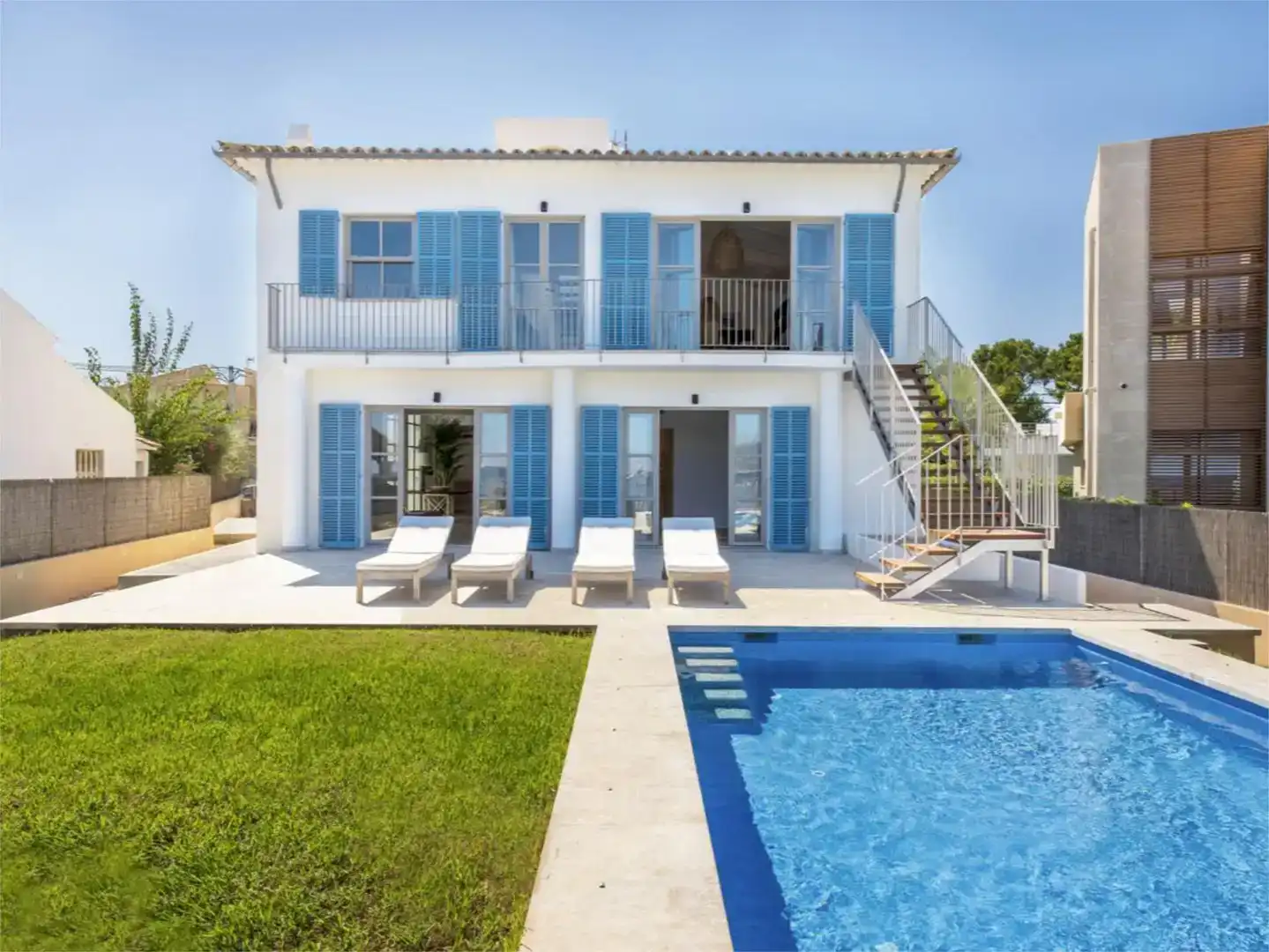 Vista exterior de Pis en venda en Alcúdia amb Aire condicionat, Jardí privat i Parquet