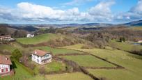 Vista exterior de Casa o xalet en venda en Zugarramurdi amb Jardí privat i Moblat