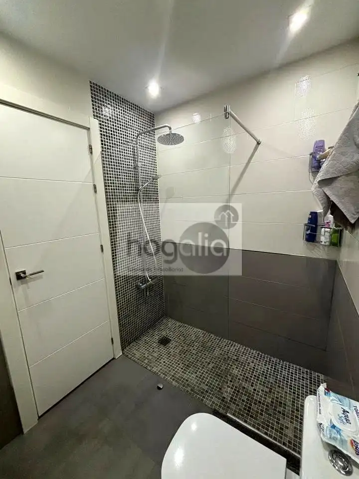 Badezimmer von Wohnung zum Verkauf in Sevilla mit Klimaanlage, Terrasse und Gemeinschaftspool