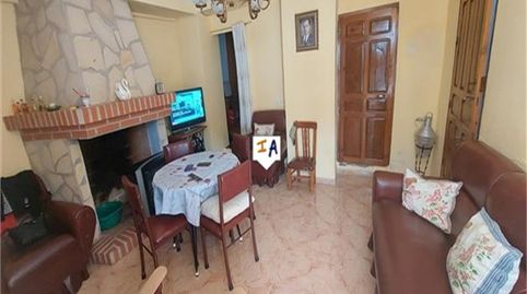 Foto 2 de Casa adosada en venta en Castillo de Locubín, Jaén