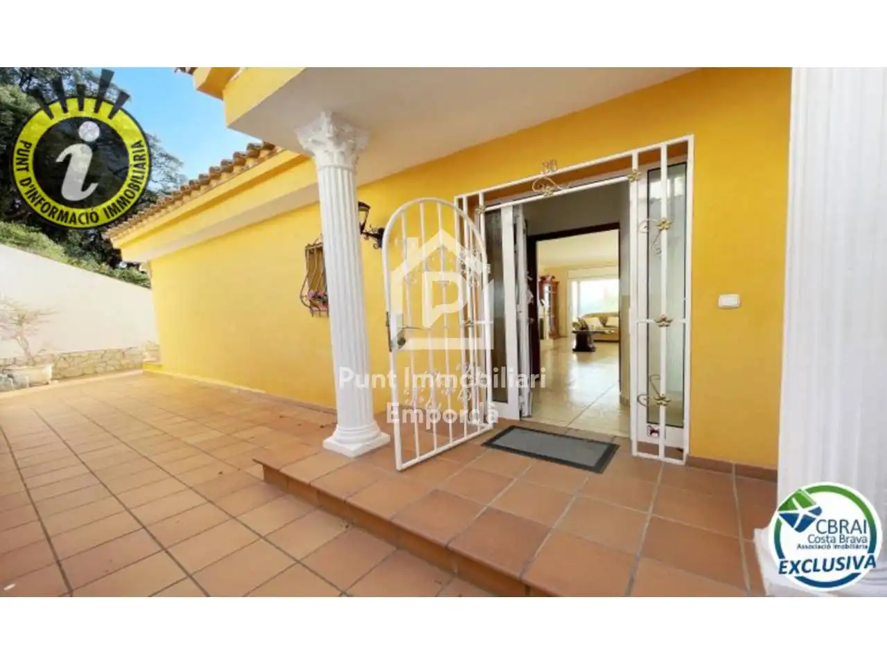 Vista exterior de Casa o xalet en venda en Roses amb Aire condicionat, Jardí privat i Terrassa