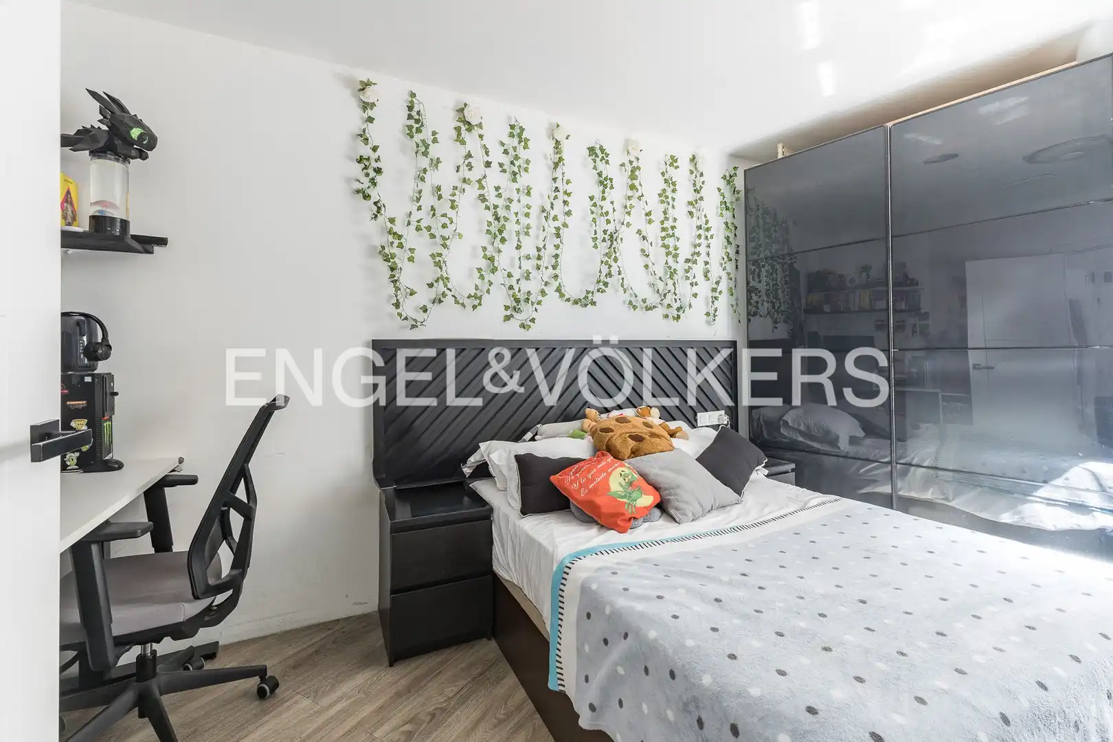 Dormitori de Apartament en venda en Sant Joan Despí amb Aire condicionat, Calefacció i Moblat