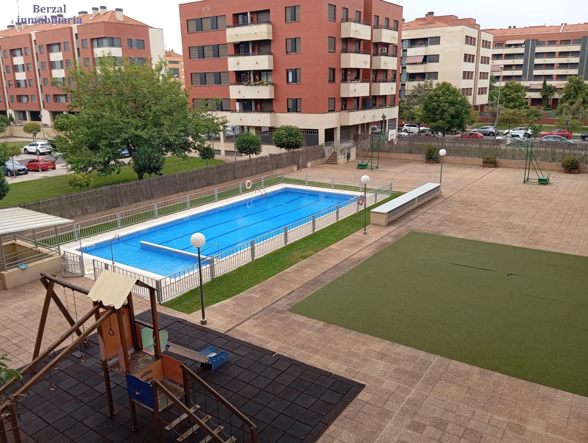 Piscina de Pis en venda en  Logroño amb Calefacció, Jardí privat i Terrassa