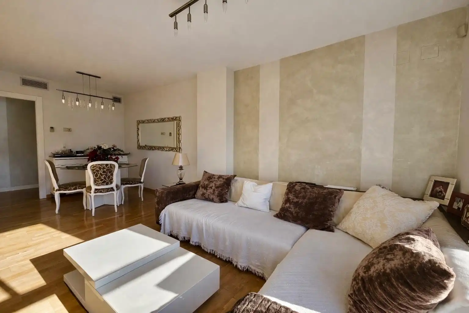 Living room of Apartments for rent in  Valencia Capital  with Air Conditioner, Heating and Private garden