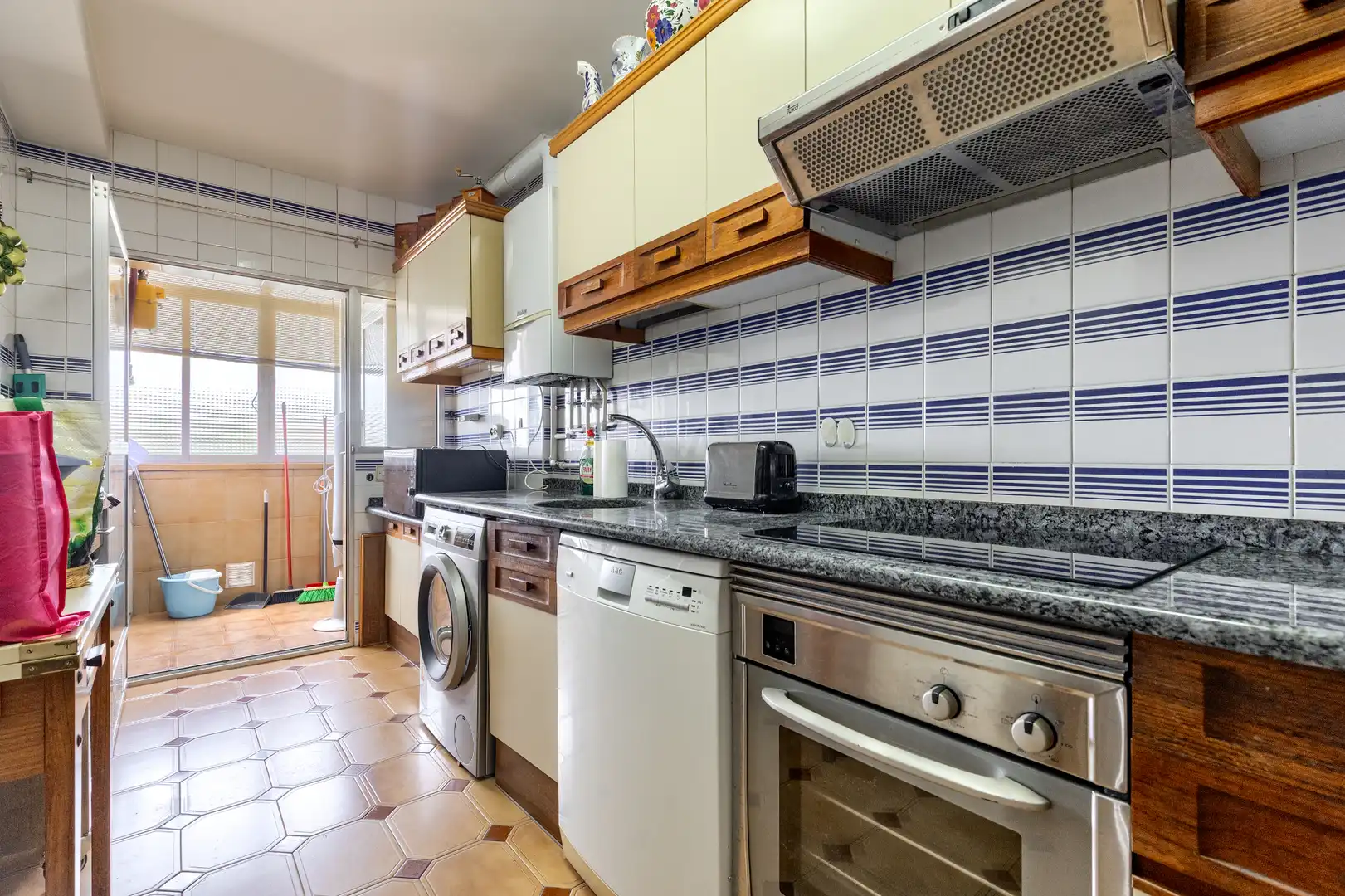 Cuina de Pis en venda en Madrid amb Aire condicionat, Calefacció i Terrassa