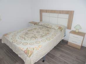 Dormitori de Pis de lloguer en Gijón  amb Moblat i Rentadora