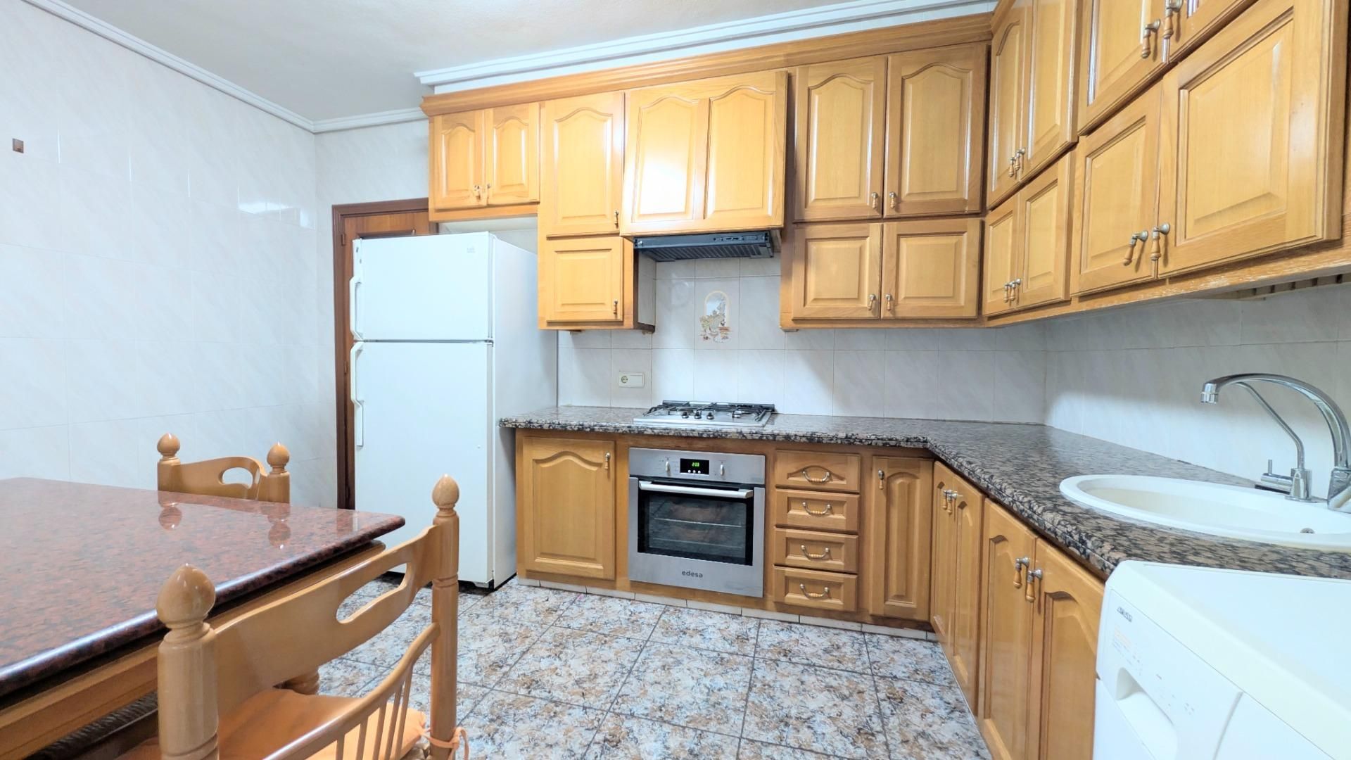Kitchen of Flat for sale in Elche / Elx  with Air Conditioner