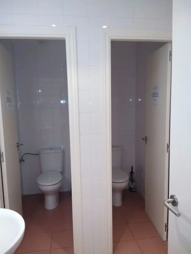 Baño de Local de alquiler en Salamanca con Aire acondicionado y Calefacción