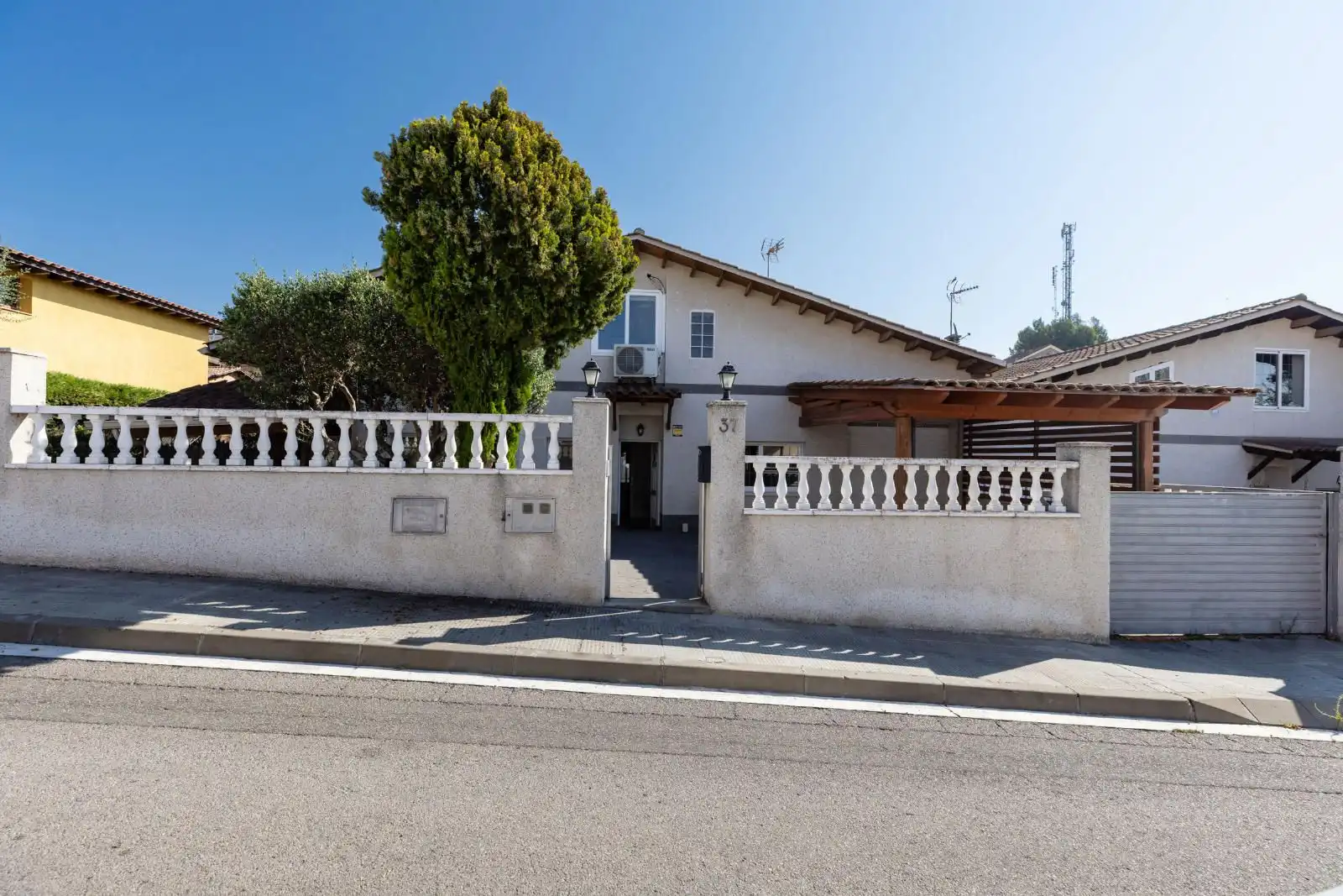 Vista exterior de Casa o xalet en venda en Lliçà d'Amunt amb Aire condicionat, Calefacció i Jardí privat