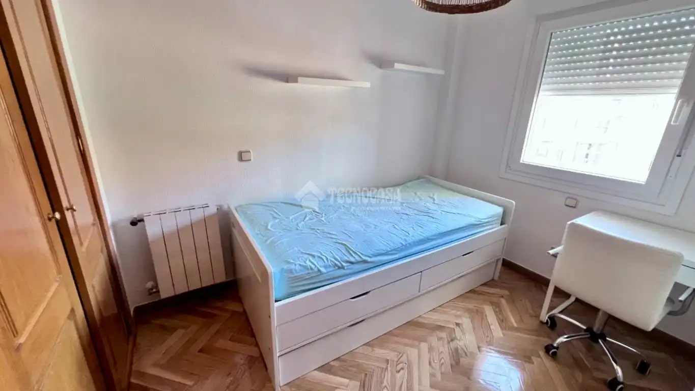 Dormitori de Casa adosada en venda en Alcalá de Henares