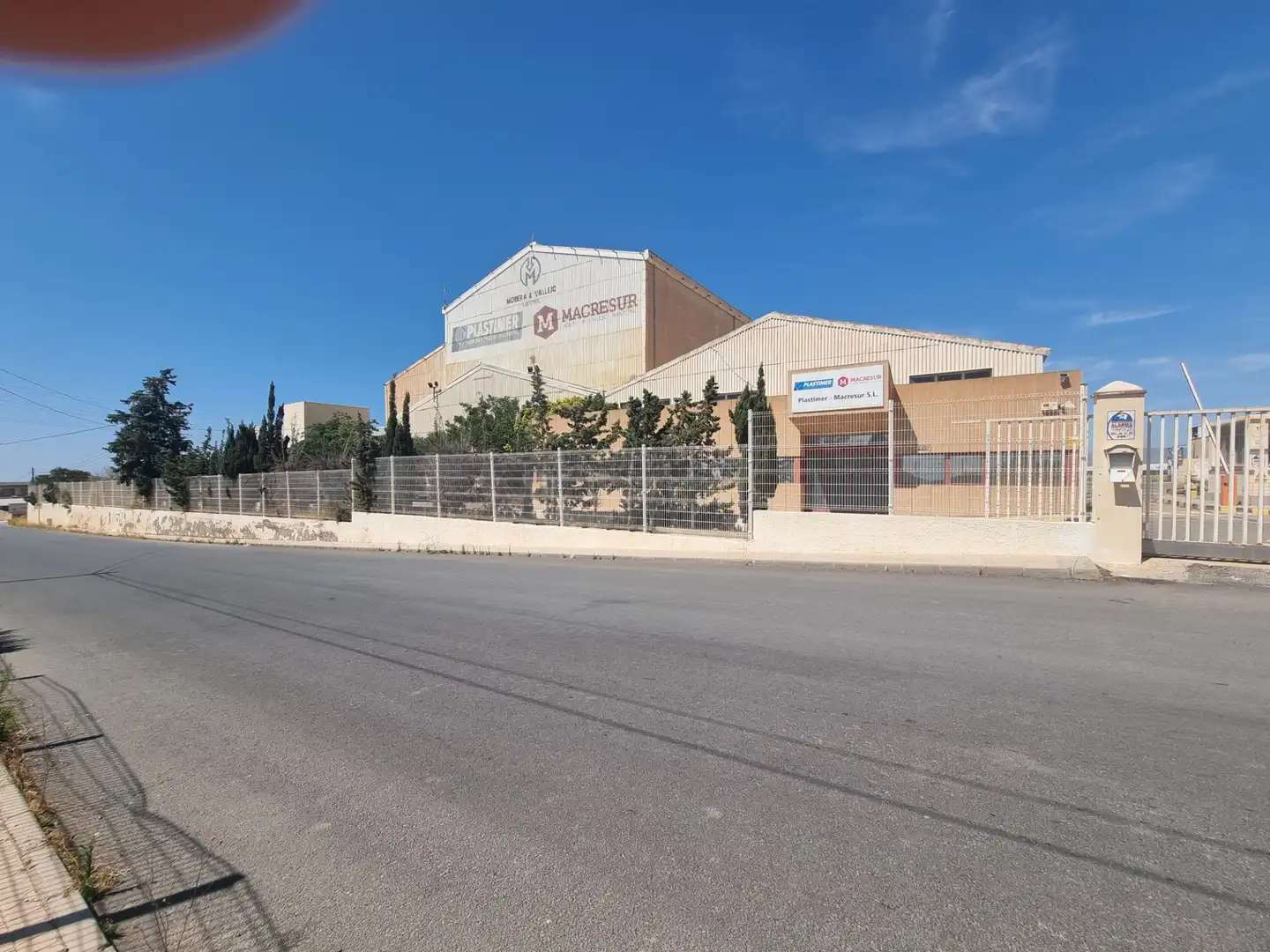 Vista exterior de Nave industrial en venta en La Mojonera con Alarma