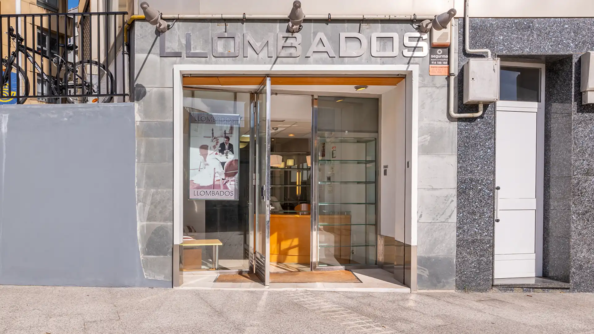 Vista exterior de Local en venta en Culleredo con Aire acondicionado, Calefacción y Amueblado