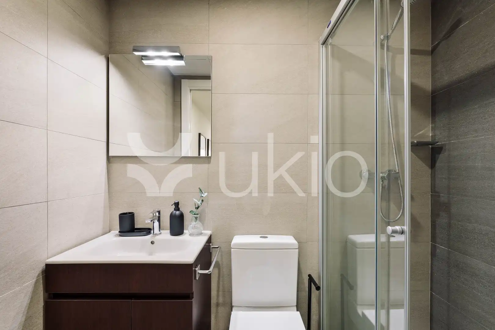 Baño de Piso de alquiler en Barcelona con Aire acondicionado, Calefacción y Amueblado