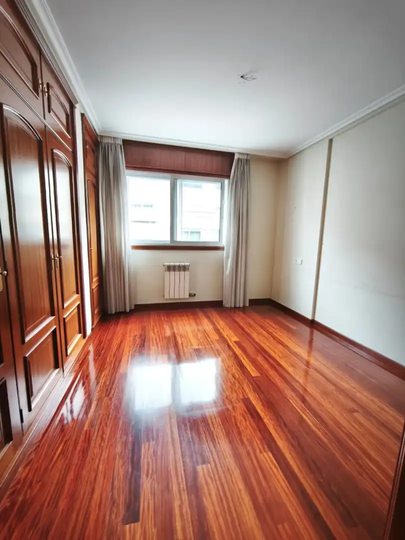 Habitación de Piso de alquiler en Vigo  con Calefacción, Parquet y Horno