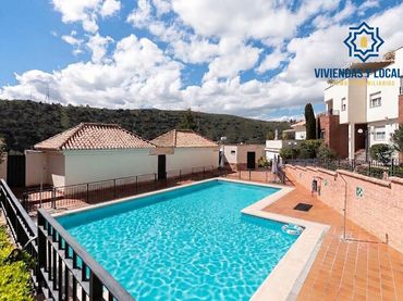 Adossat amb piscina en venda a Genil