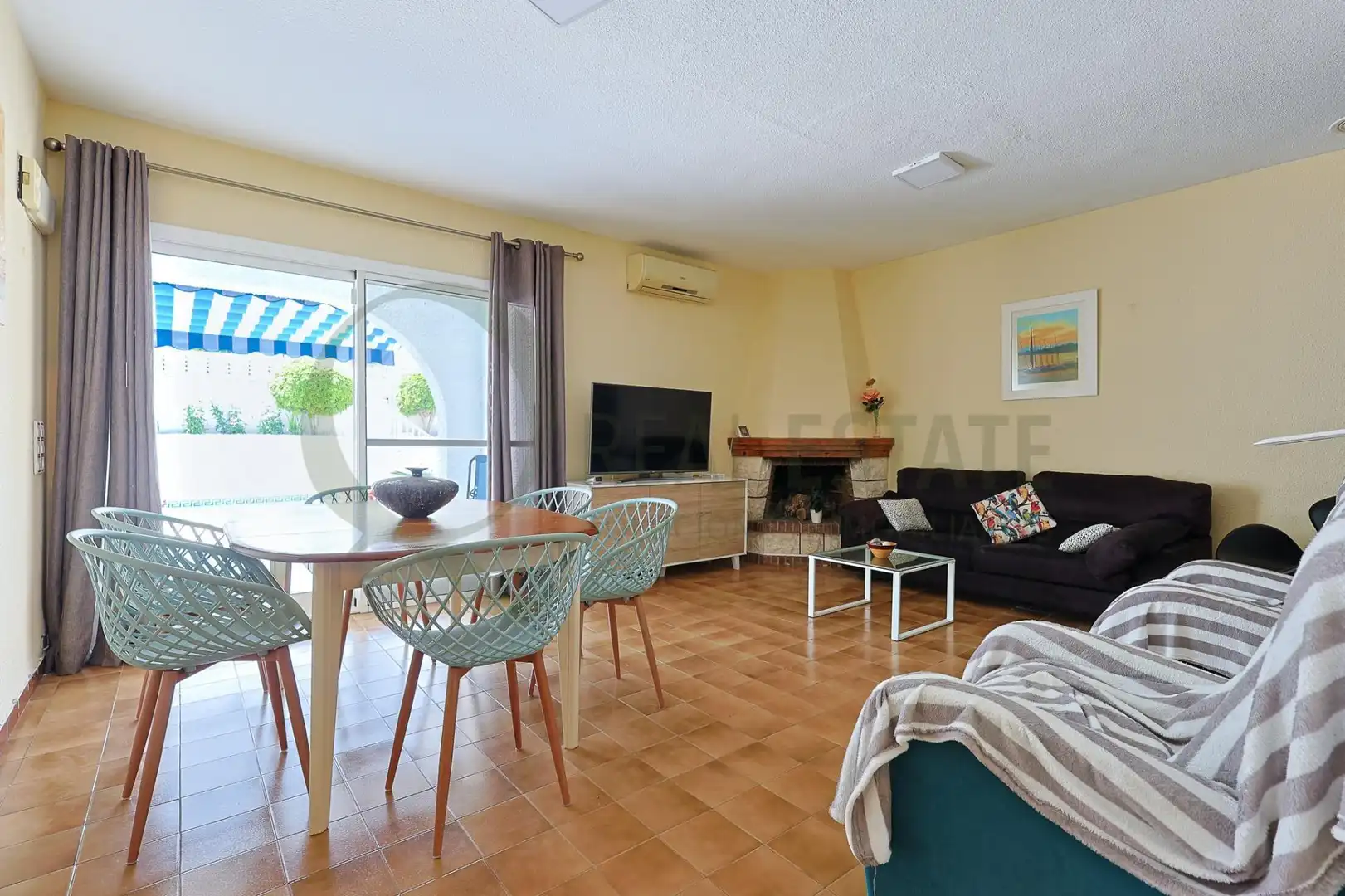 Sala d'estar de Casa o xalet en venda en Elche / Elx amb Jardí privat, Terrassa i Piscina