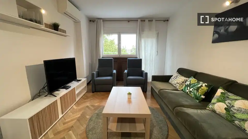 Living room of Flat for rent in Madrid  with Air Conditioner, Heating and Furnished