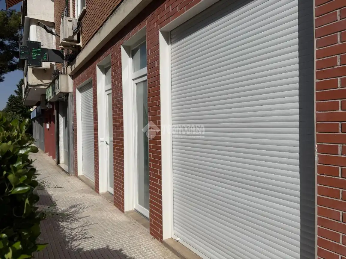 Vista exterior de Piso en venta en Madrid con Calefacción y Parquet