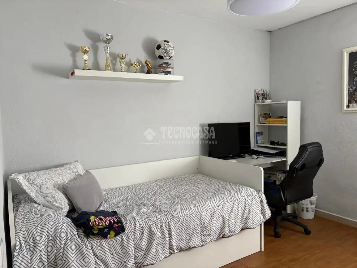 Bedroom of Flat for sale in Sevilla  with Air Conditioner