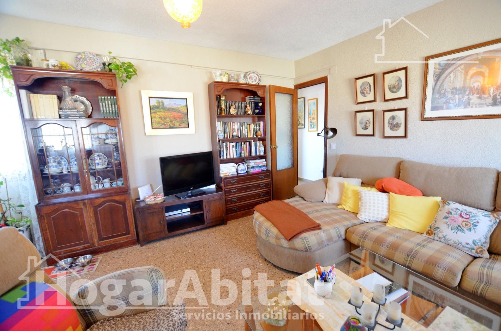 Living room of Flat for sale in Alicante / Alacant  with Heating, Private garden and Balcony