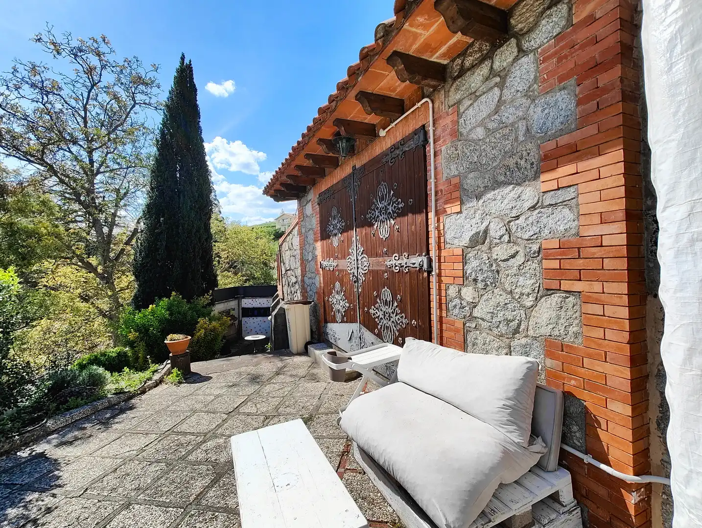 Vista exterior de Casa o xalet en venda en Sant Joan de les Abadesses amb Calefacció, Jardí privat i Terrassa