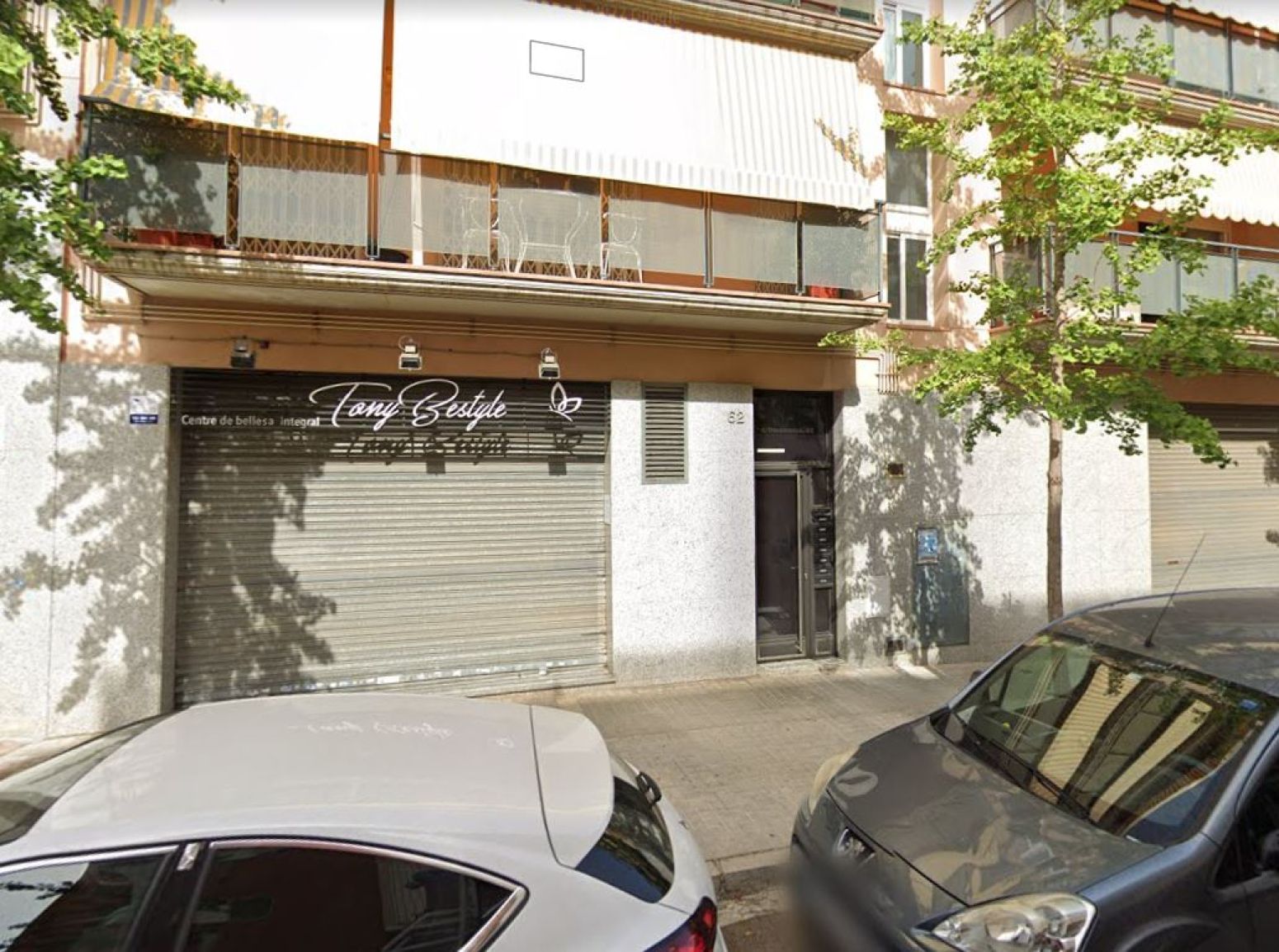 Vista exterior de Local en venda en Mataró amb Aire condicionat