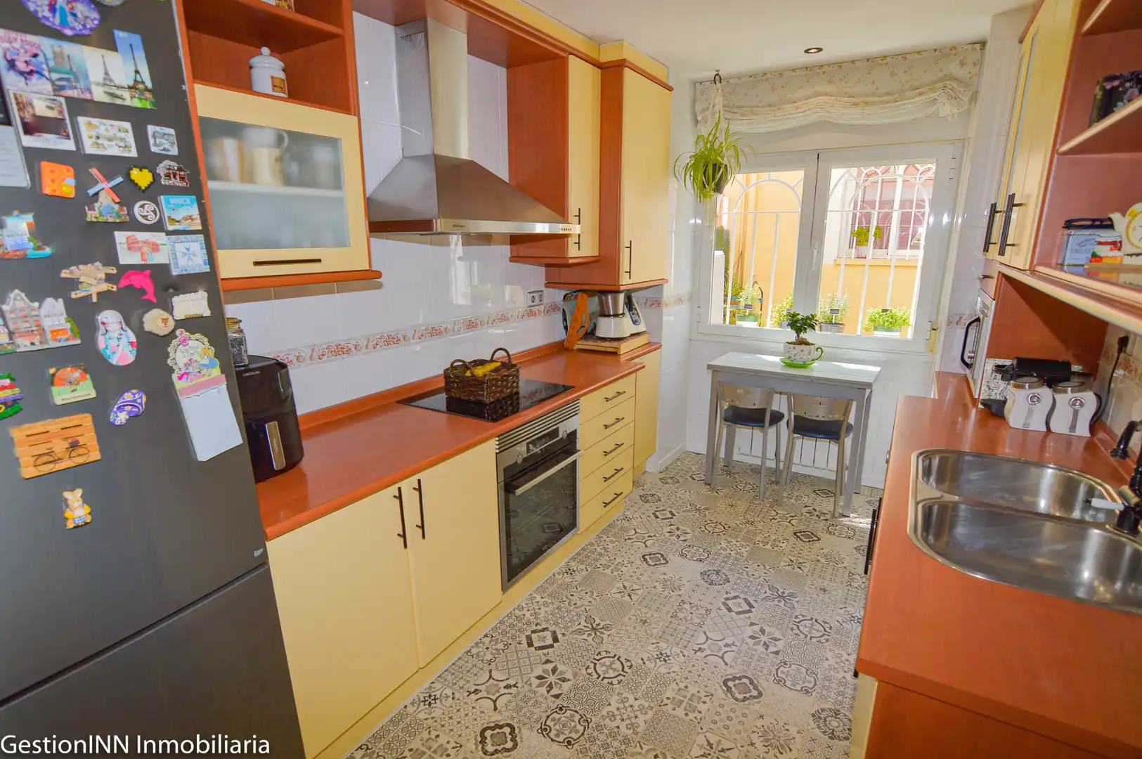 Cocina de Casa adosada en venta en Valdemorillo con Calefacción, Jardín privado y Parquet