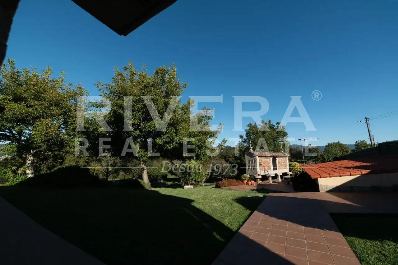 Jardí de Casa o xalet en venda en Nigrán amb Calefacció, Jardí privat i Moblat