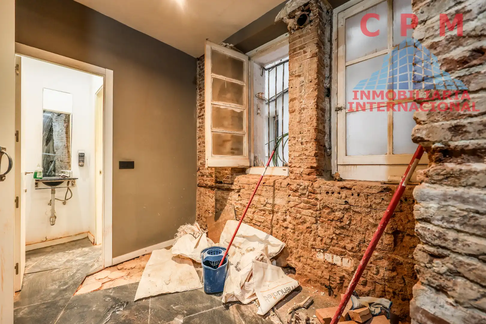 Local de lloguer en Madrid amb Aire condicionat, Calefacció i Parquet