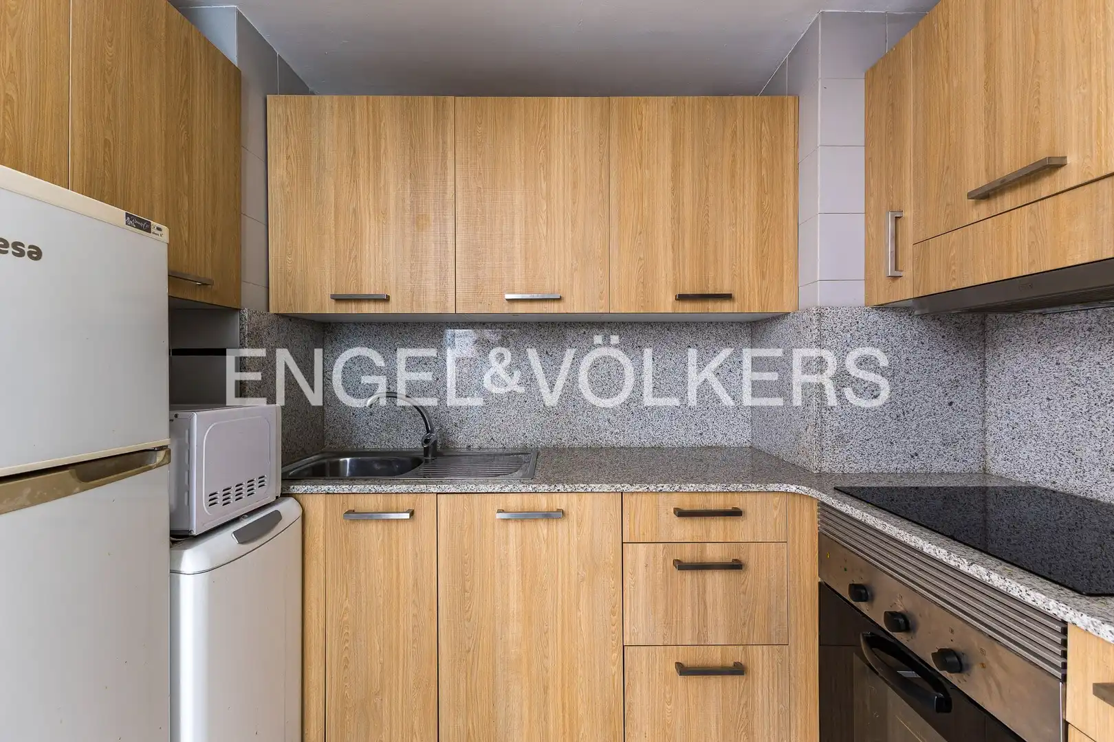 Küche von Wohnung zum Verkauf in Sitges mit Heizung, Privatgarten und Terrasse