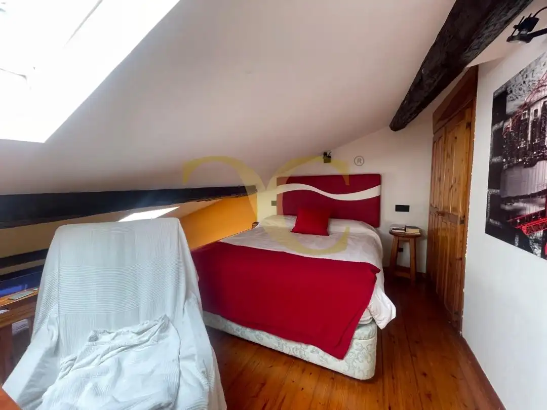 Schlafzimmer von Dachboden zum Verkauf in Ribadesella mit Heizung