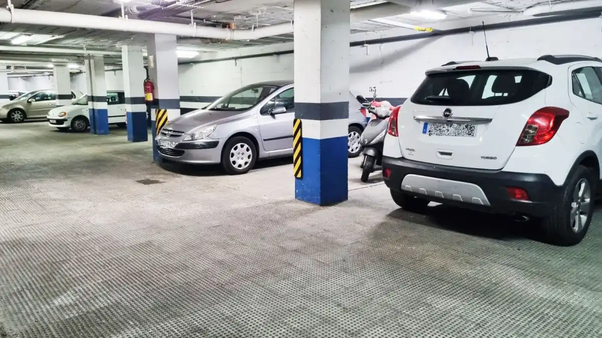 Parking of Garage for rent in Sevilla
