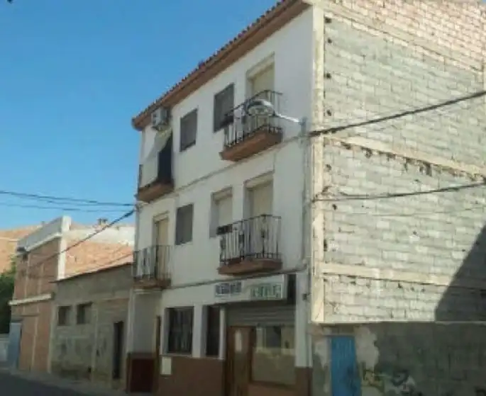 Casa adosada en venda a C/ Ciprés , Baza