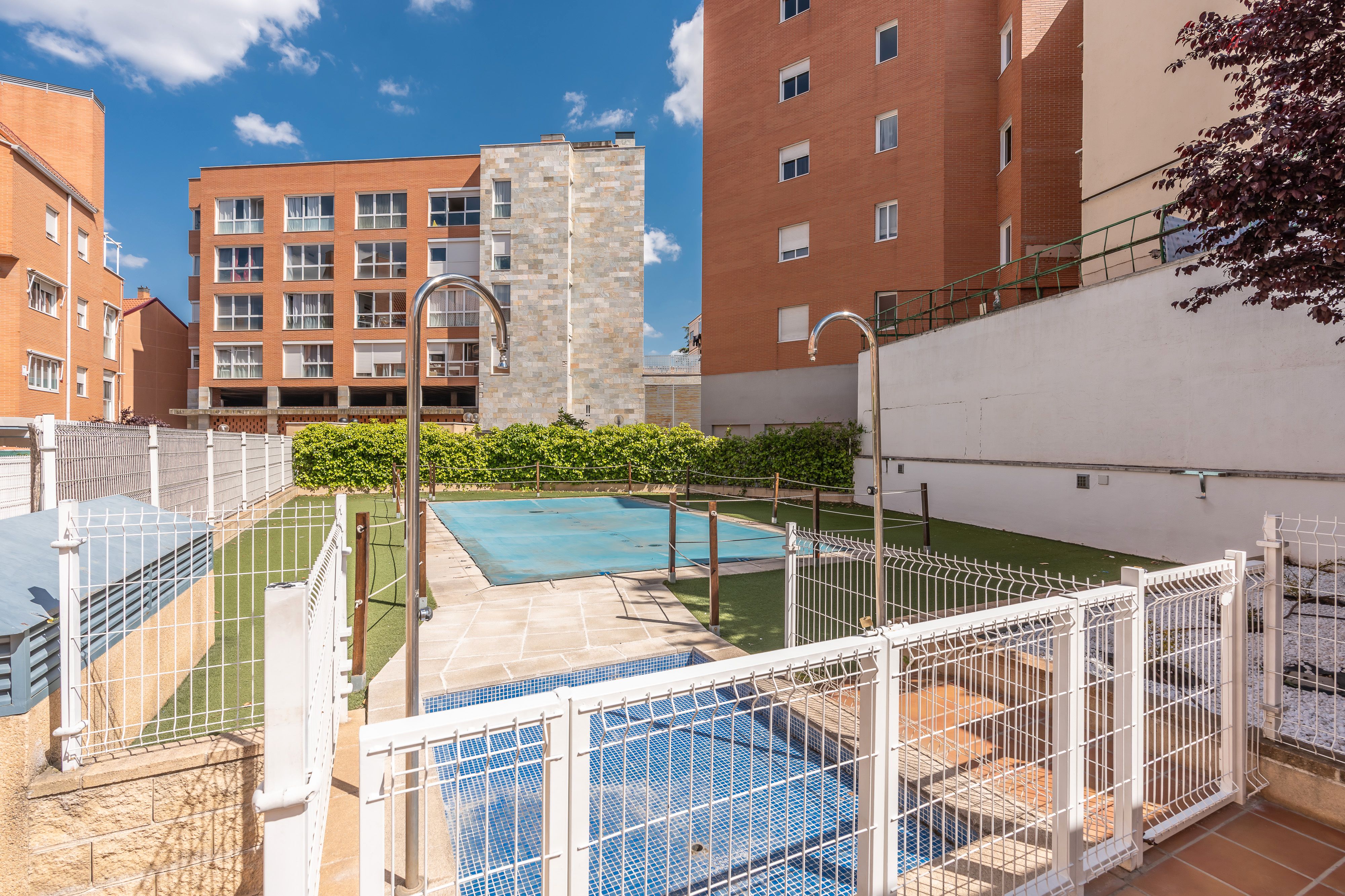 Piscina de Pis en venda en  Madrid Capital amb Calefacció