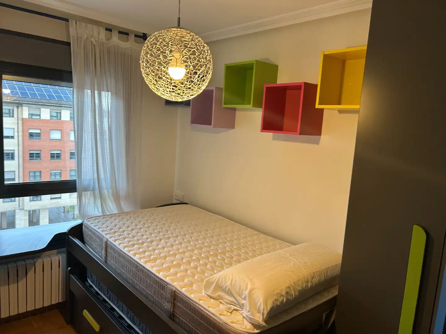 Schlafzimmer von Wohnung zur Miete in Oviedo 