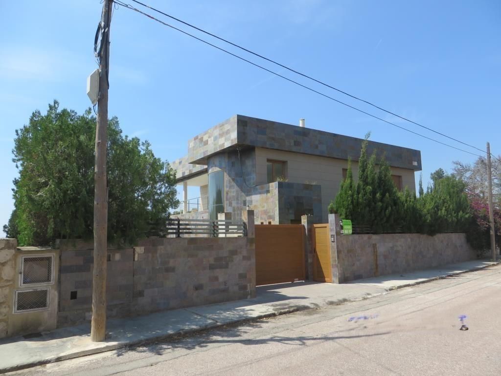 Vista exterior de Casa o xalet en venda en Torrent amb Jardí privat i Piscina