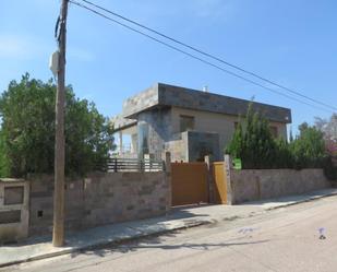 Vista exterior de Casa o xalet en venda en Torrent amb Jardí privat i Piscina