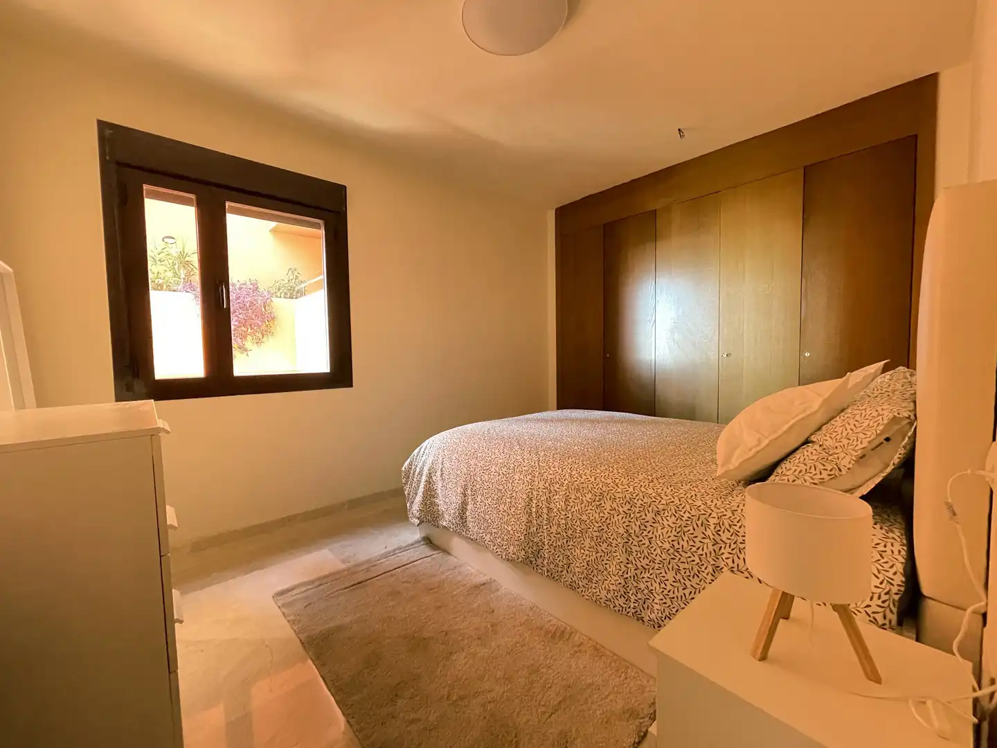 Dormitori de Apartament en venda en Estepona amb Aire condicionat, Terrassa i Traster