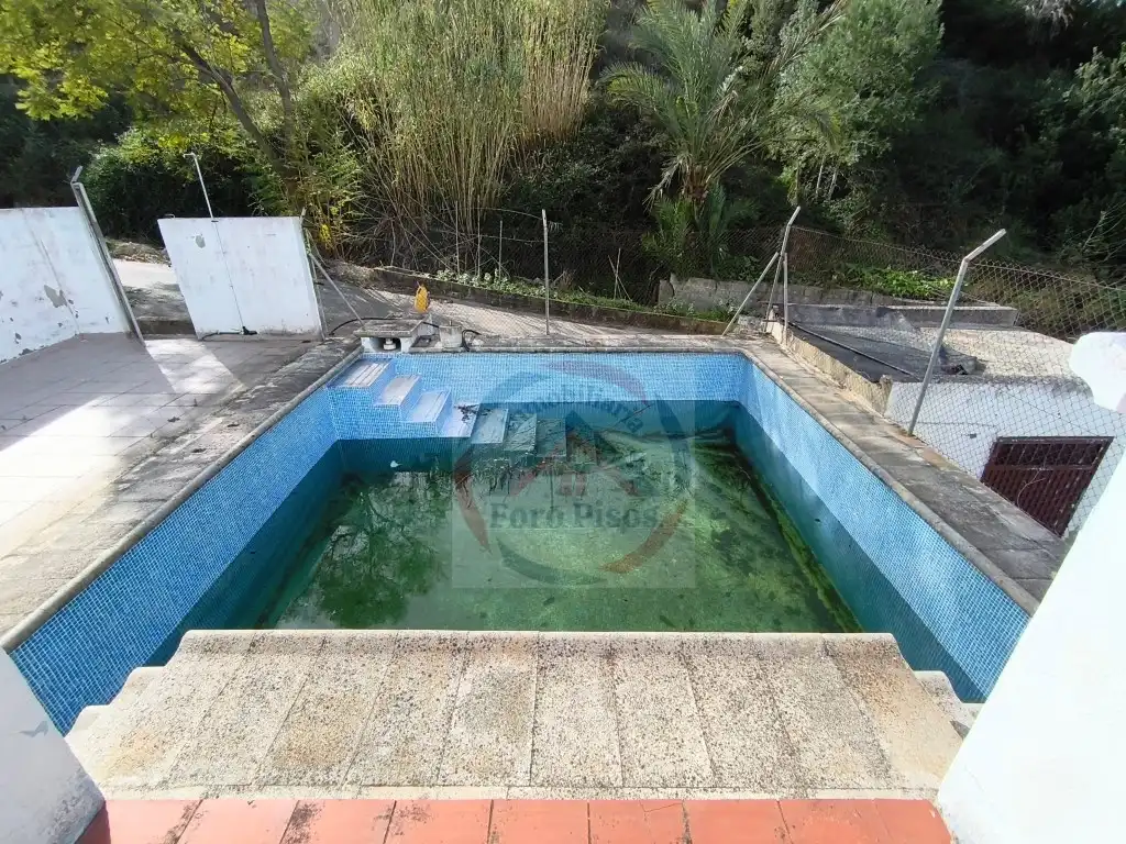 Swimming pool of Residential for sale in La Llosa de Ranes