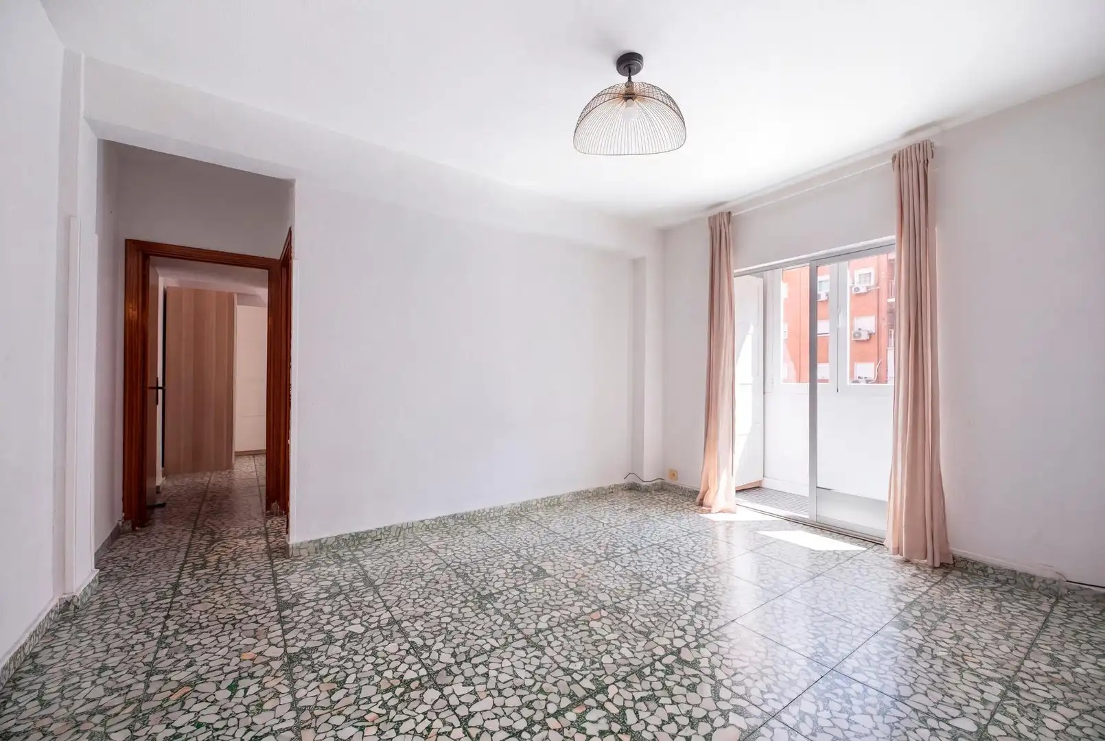 Flat with lift for sale in Ciudad Lineal