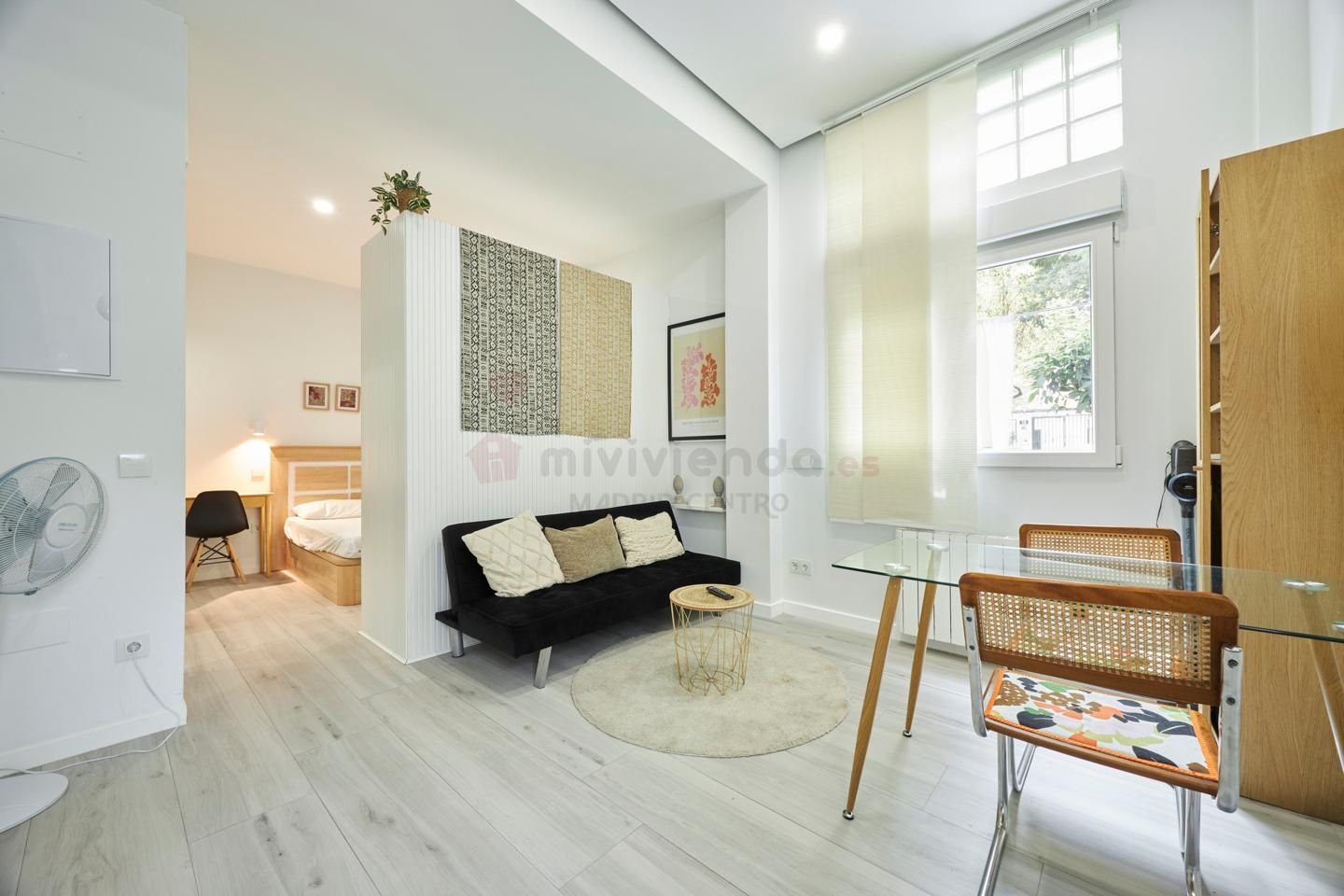 Sala d'estar de Planta baixa de lloguer en  Madrid Capital amb Calefacció i Moblat