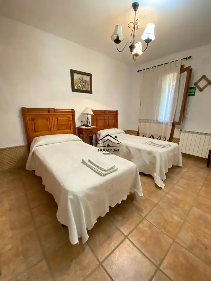 Dormitori de Finca rústica en venda en Valencia de Alcántara amb Jardí privat, Terrassa i Piscina