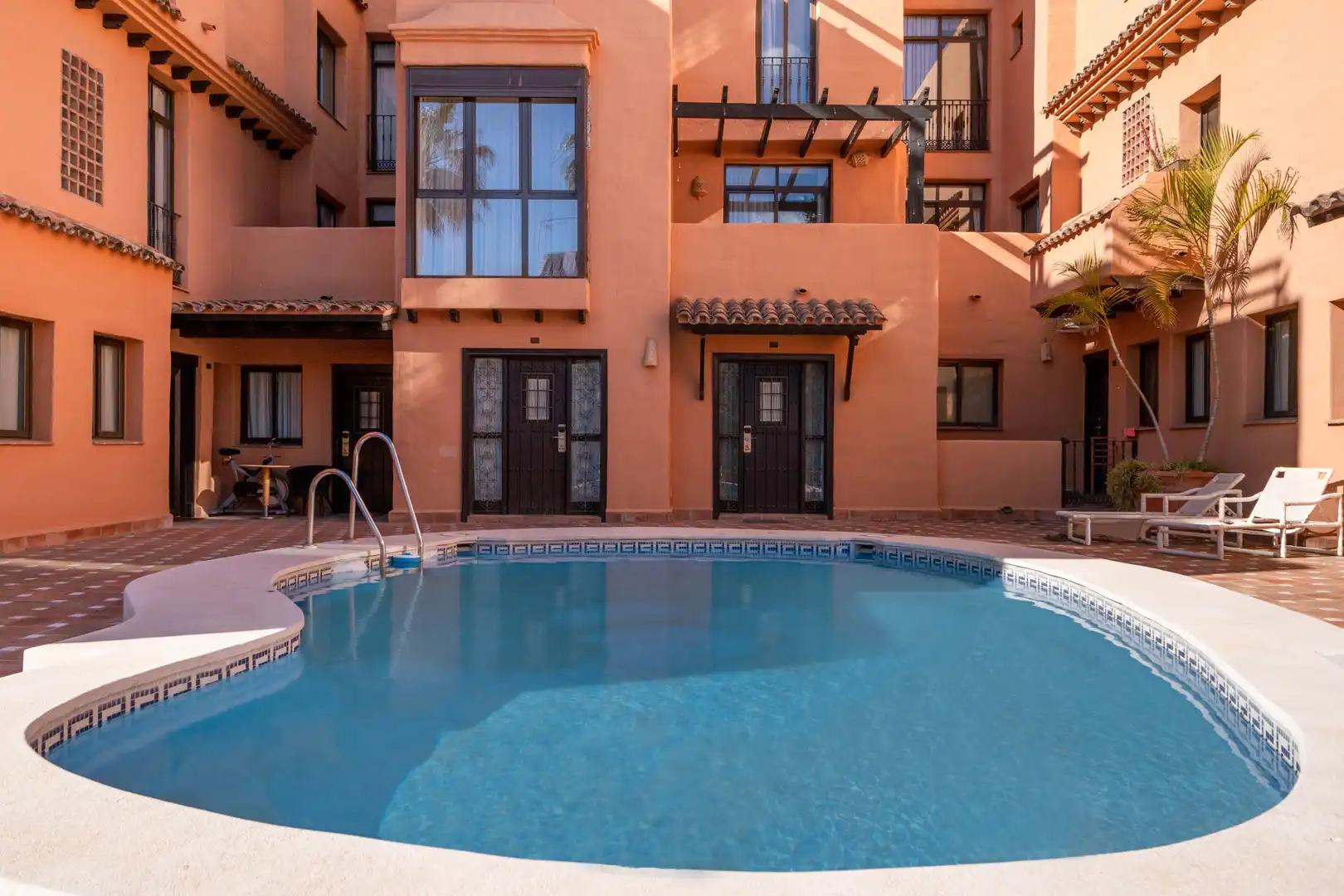 Piscina de Apartament en venda en Estepona amb Aire condicionat, Terrassa i Piscina
