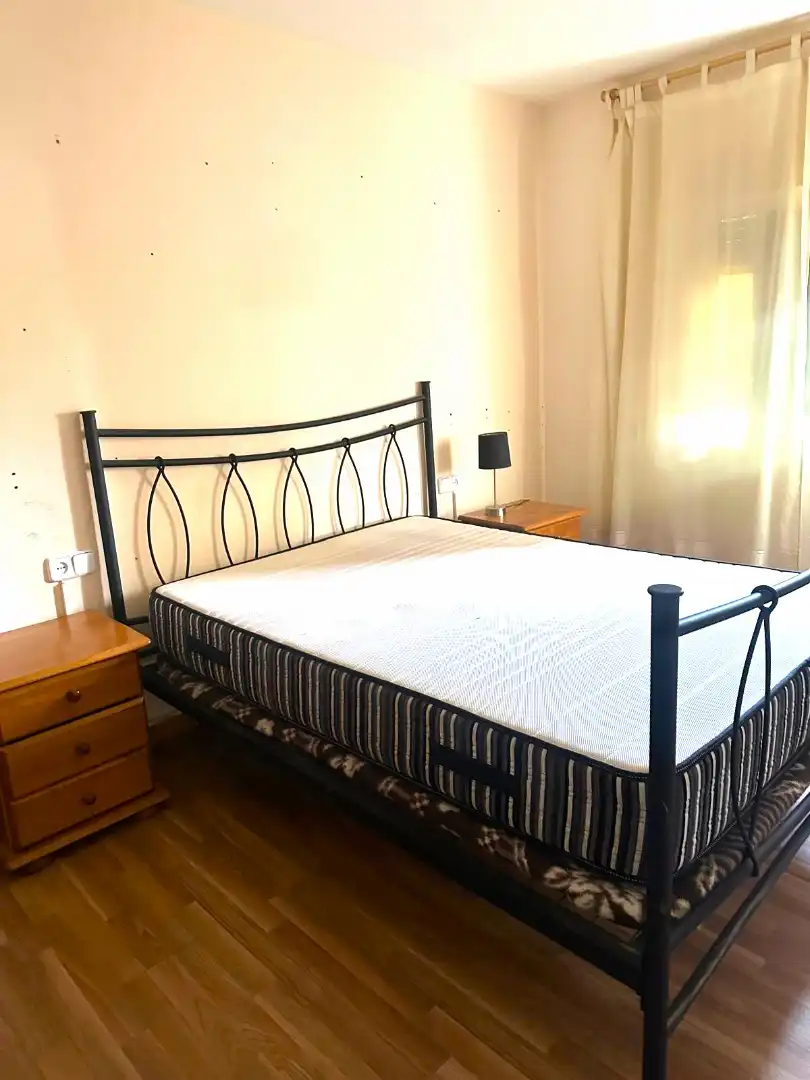 Habitación de Casa adosada en venta en Botarell con Jardín privado, Parquet y Amueblado