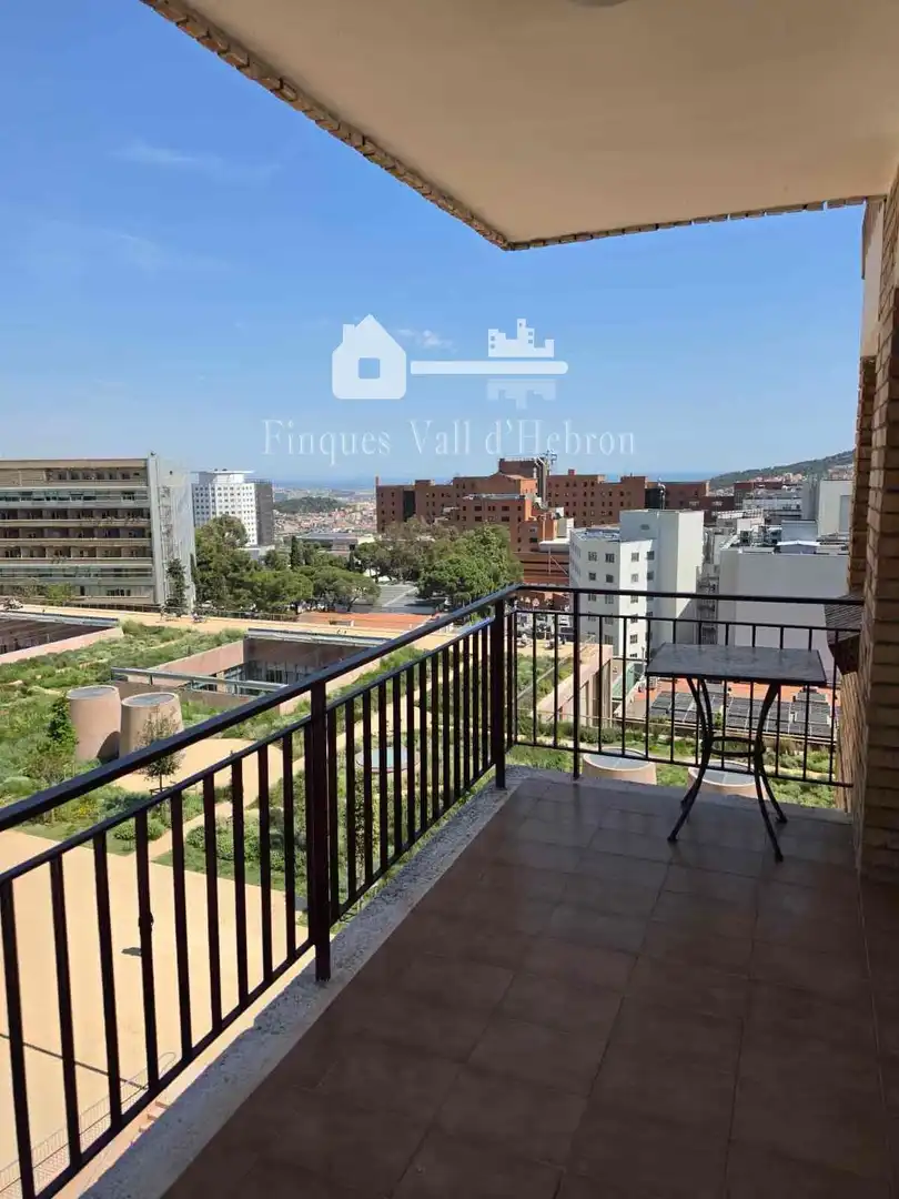 Terrassa de Pis en venda en Barcelona amb Terrassa, Moblat i Balcó