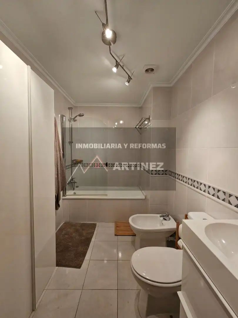 Bany de Apartament en venda en Cedeira amb Aire condicionat, Calefacció i Parquet